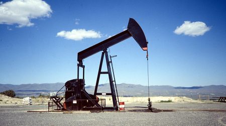 Quién se beneficia del precio bajo del petroleo